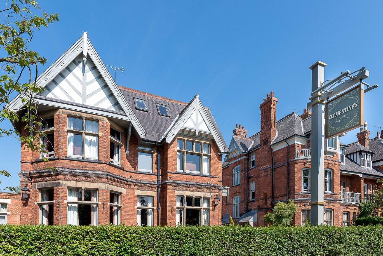 Clementine'S Guest House York Luaran gambar The former station building, now a private house