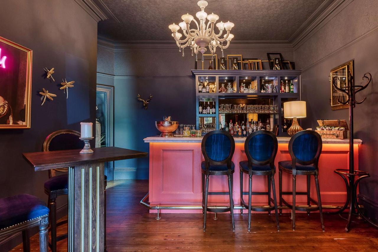 Clementine'S Guest House York Luaran gambar The bar at the 1887