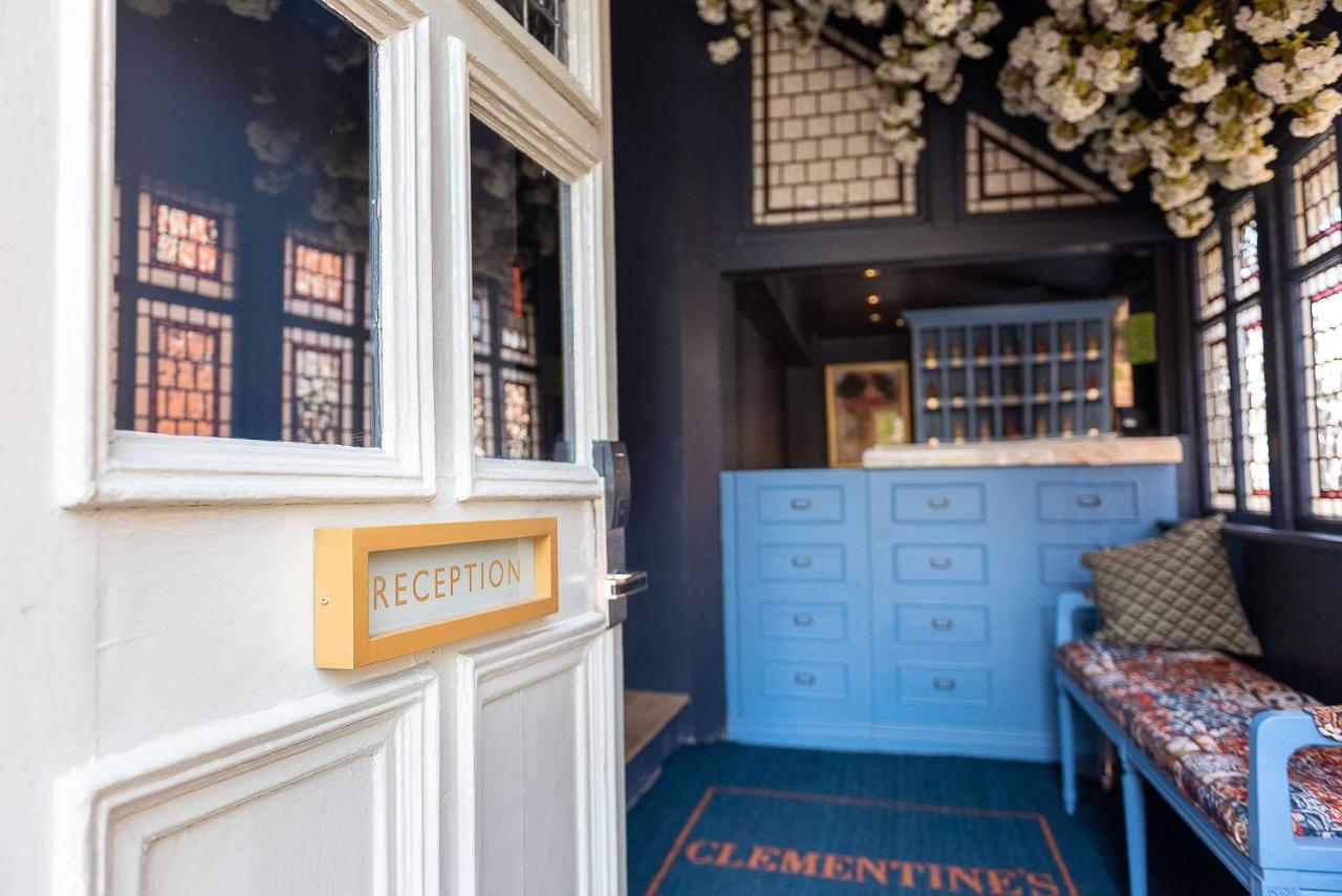 Clementine'S Guest House York Luaran gambar Reception at Clement's Inn