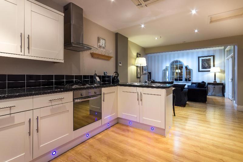 Clementine'S Guest House York Bilik gambar A modern kitchen
